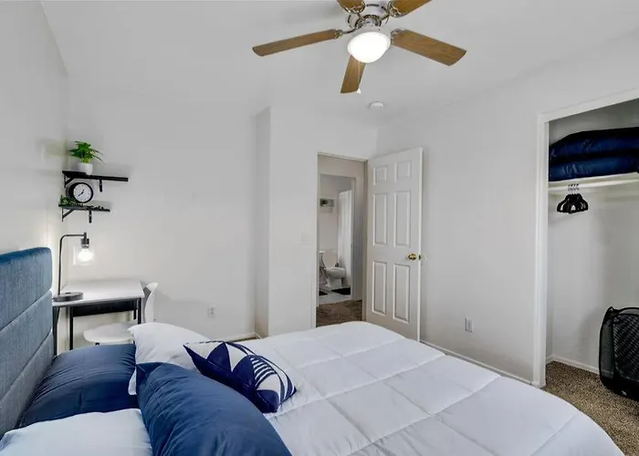 Holiday home Great Location Near Shopping & Entertainment