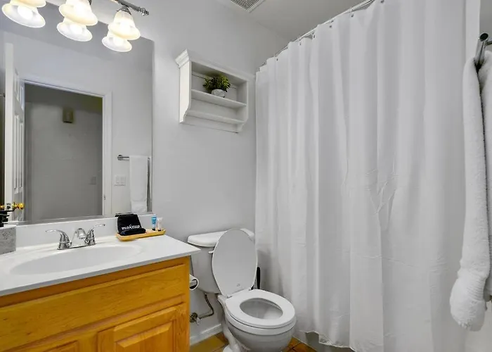 Holiday home Great Location Near Shopping & Entertainment *