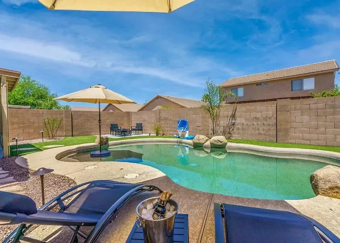 Great Location Near Shopping & Entertainment *